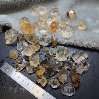 《惜晶緣》天然 黃水晶 原石 清透 好品質 巴西 黃晶 擴香石 消磁 淨化 原礦，清透黃晶碎石(1-3cm)