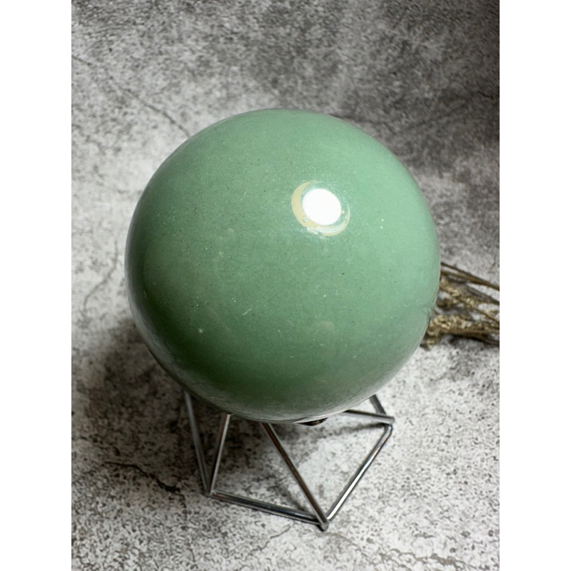 綠東菱玉 球【精品】柔和色系 奶綠 溫柔綠 東菱玉 東陵 買就送底座！礦石 礦物 石球 擺件 擺飾 能量
