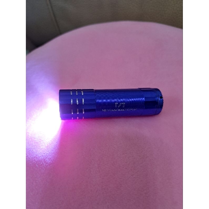 led小手電筒（ 使用3顆4號電池）