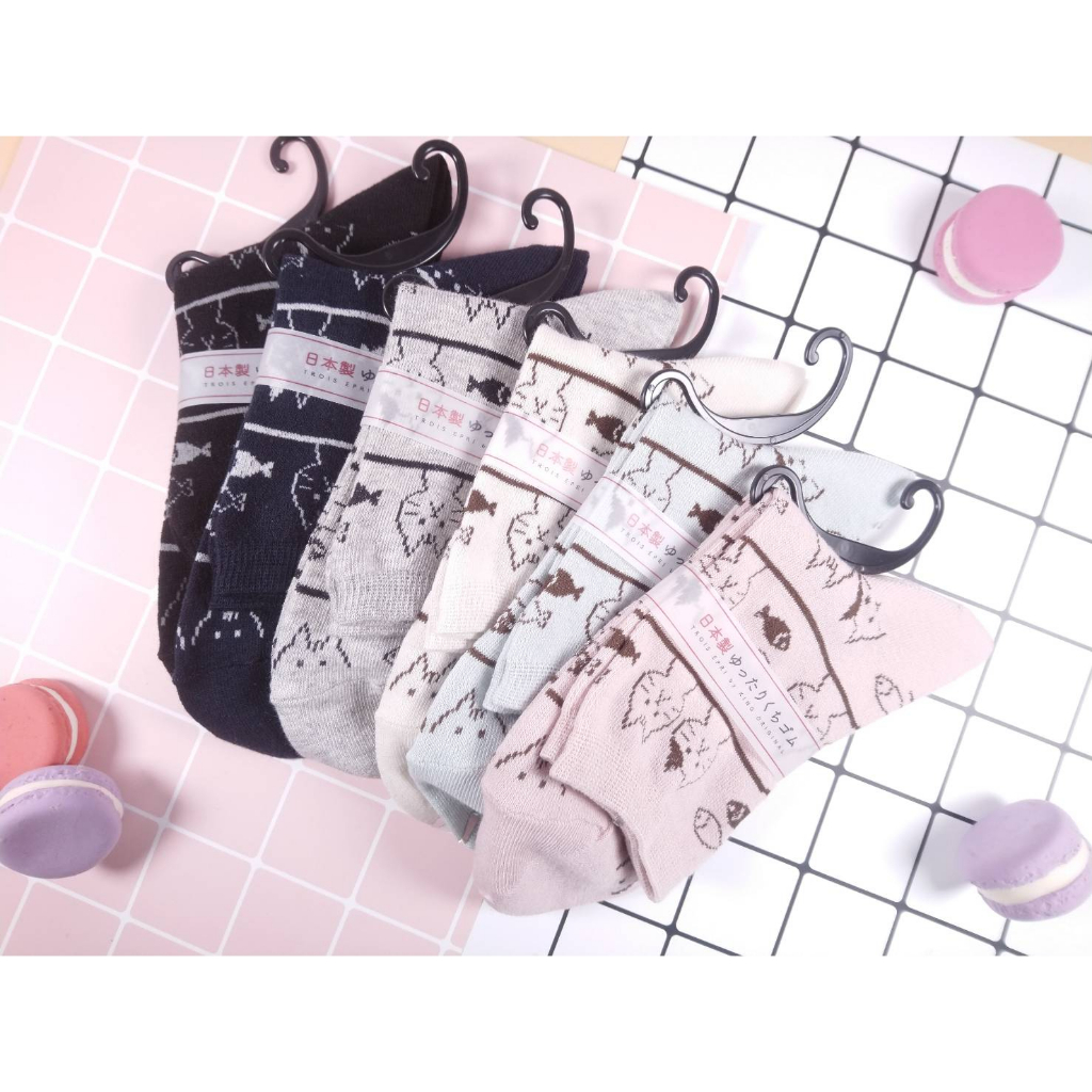 【現貨】Trois Epri 邊線上的貓和魚襪 日本女襪 日系女襪 貓紋襪 造型襪 短筒襪 少女襪 女襪 襪子