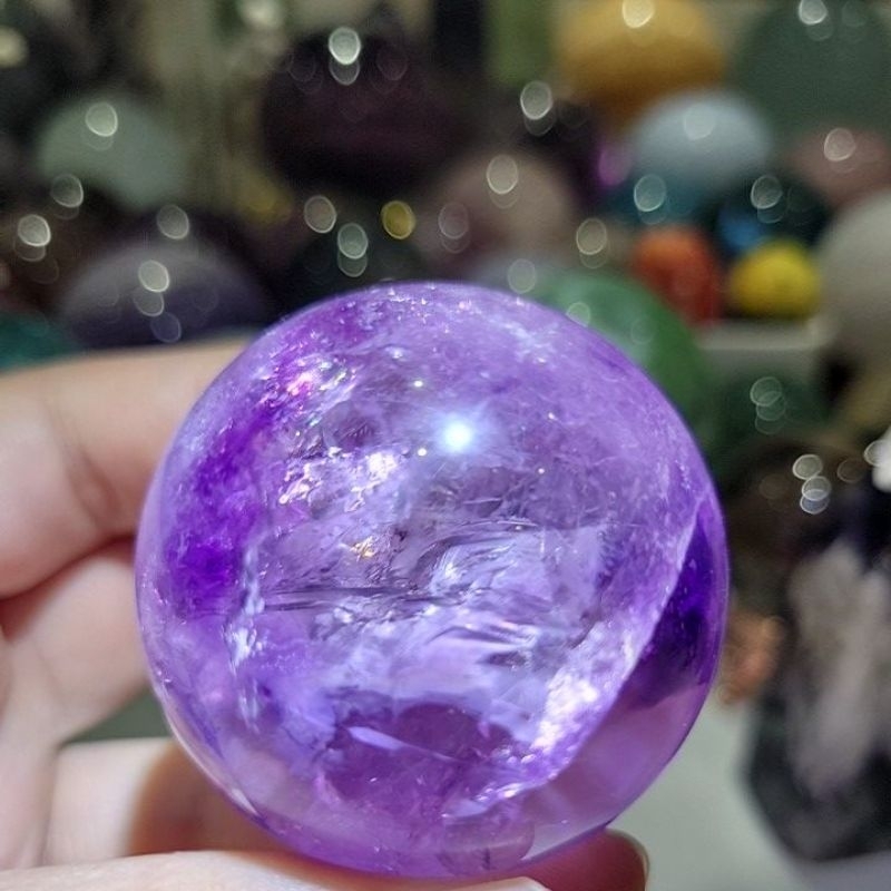 巴西紫水晶球 爆彩透度高帶少棉 約4.21公分 附皇冠金屬座