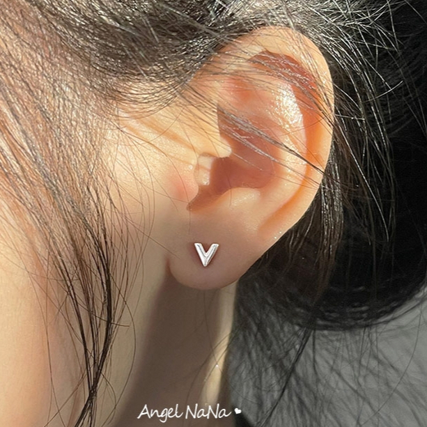 【AngelNaNa】S925純銀耳環-整體純銀小巧小V字耳針防過敏(SRA0638)