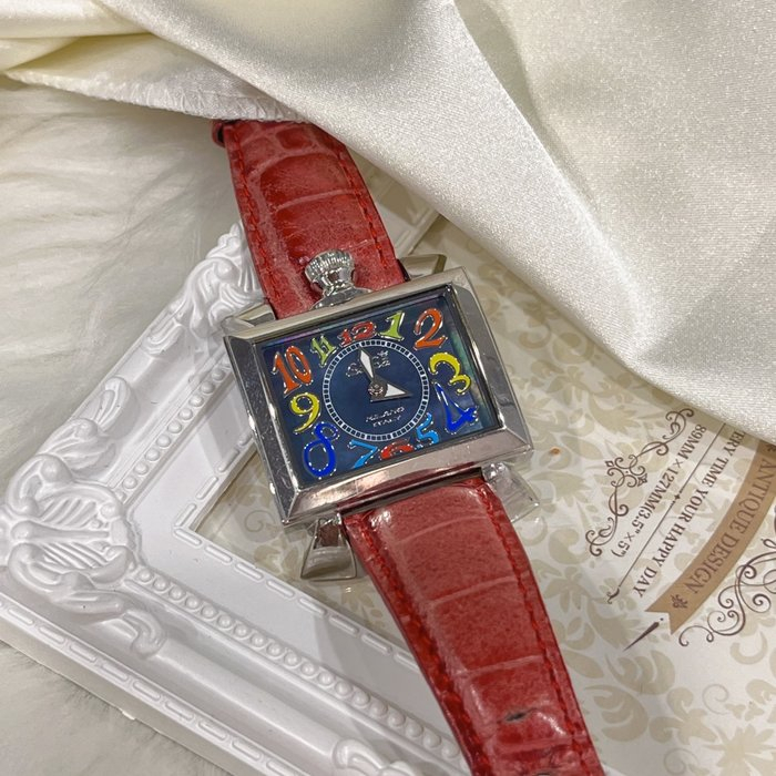 【哈極品】美品《GAGA MILANO銀色貝殼面方型皮帶手錶》