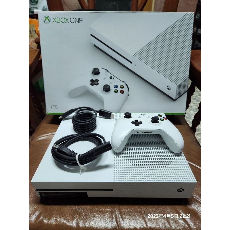 [中古二手] XBOX ONE S 1TB 主機含原廠盒裝+全附件