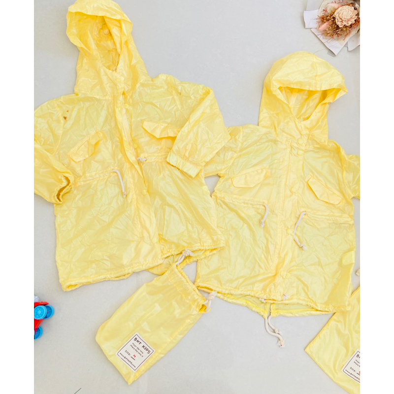 二手買一送一正韓 bntkids 黃色 口袋 連帽子 輕便防水 半透明薄款 防風 防雨 兒童 外套 風衣 露營上衣 免運
