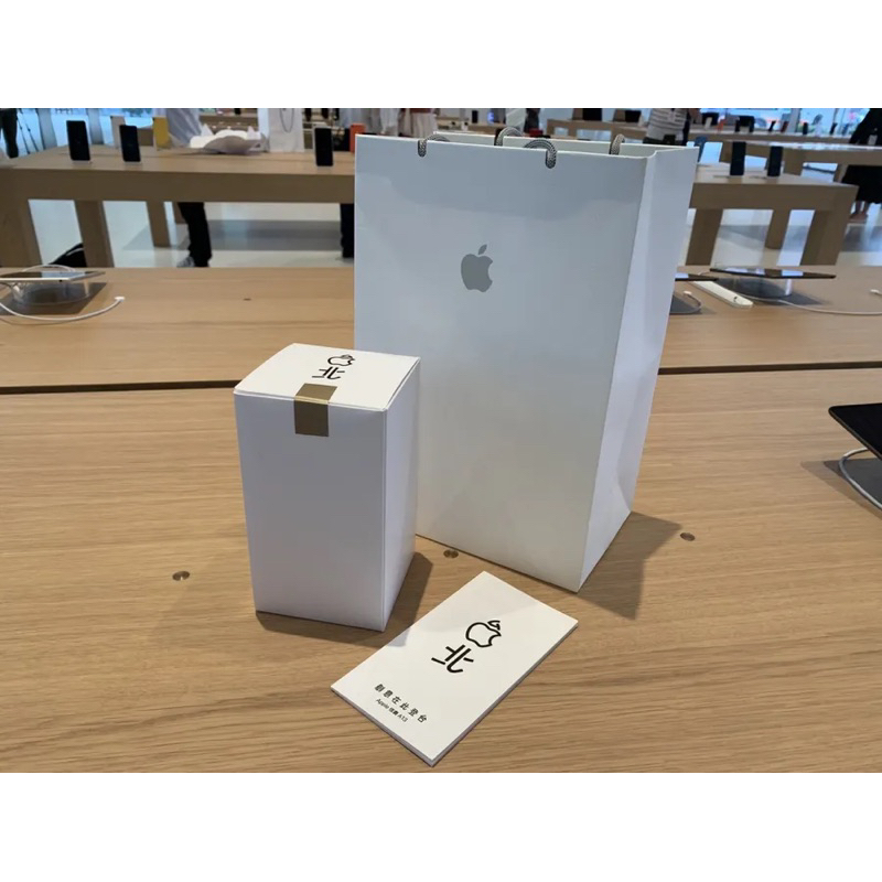 全新盒裝 台北店開幕限定 蘋果信義A13開幕紀念T恤 T-Shirt Apple Store Taiwan