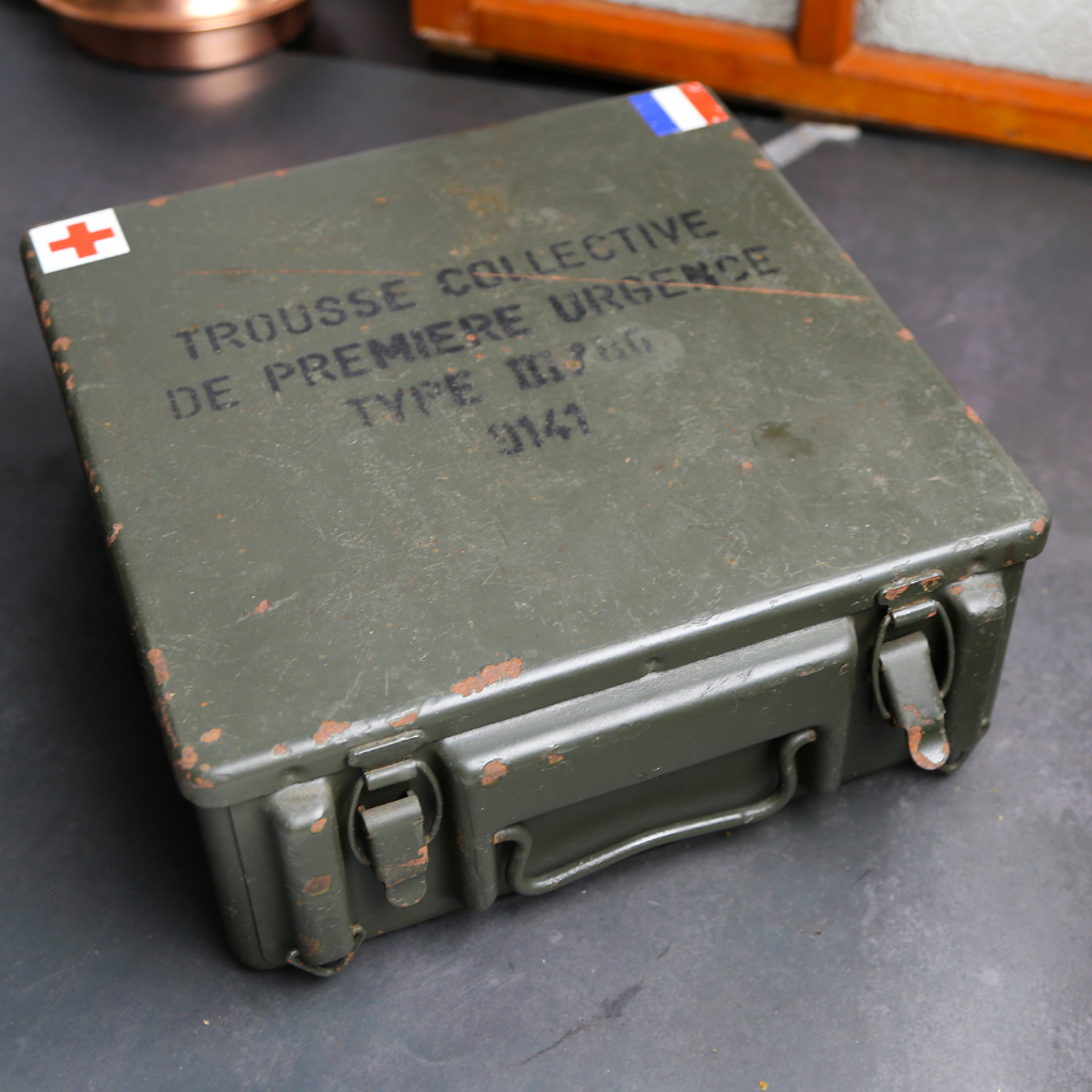 | 十煦 | 法國舊物老件軍事醫藥箱 VINTAGE歐美市集早期美軍 適合店面擺飾裝飾使用