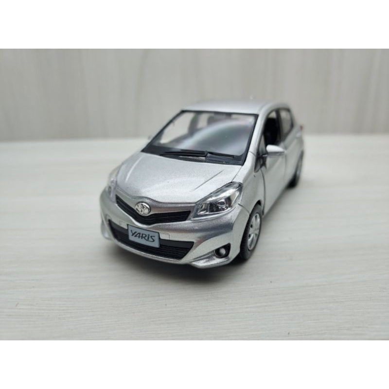 全新盒裝1:36~ 豐田 TOYOTA YARIS 銀色合金汽車模型  兒童禮物 收藏 玩具車