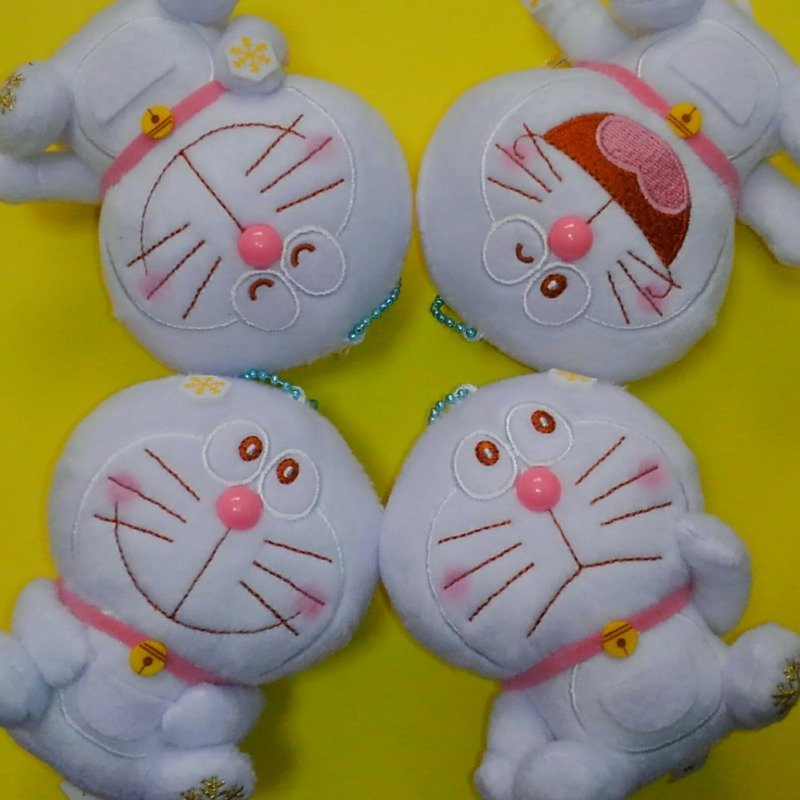 日本 正版 雪花 哆啦A夢 小叮噹 多拉A夢 娃娃 玩偶 吊飾 白色 布偶 擺飾 絨毛 娃娃