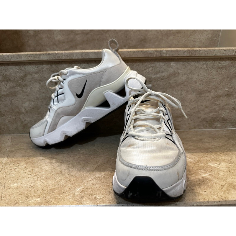 [二手衣物] NIKE 白色鋸齒鞋Nike Wmns Ryz 365 Trainers 26.5號