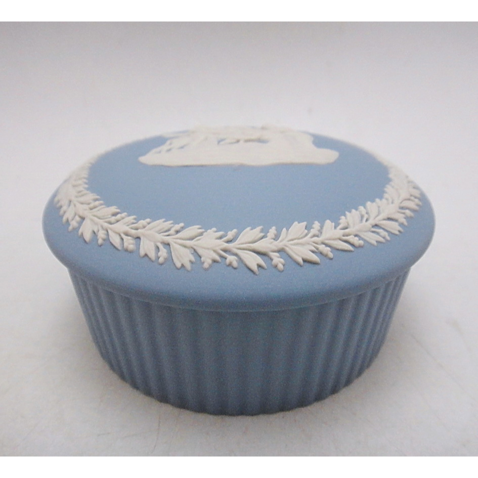 【拾年之路】 英國製Wedgwood淺藍色碧玉圓形珠寶盒/飾品盒(較大型)(免運)