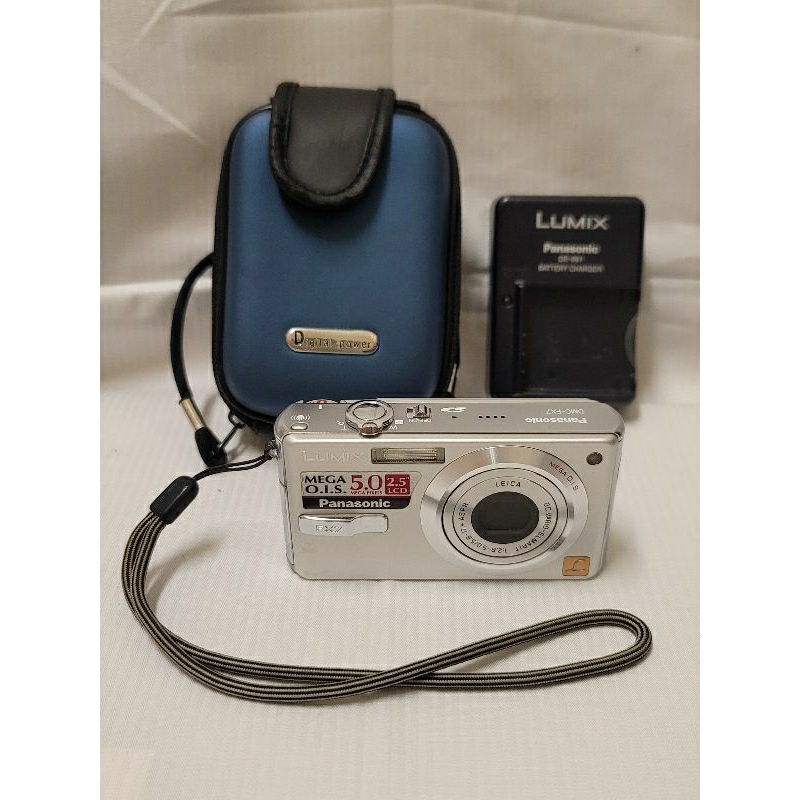 二手現貨🖤裝飾用老數位復古相機panasonic LUMIX DMC-FX7 CCD銀色 附藍色相機包充電器 無法使用！