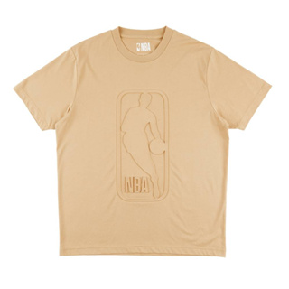 NBA 基本版 立體壓印 短袖上衣 LOGO MAN 3325102332 卡其色