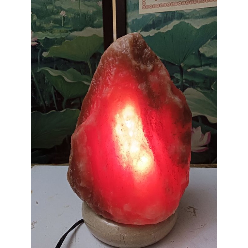 月理鹽燈8.5公斤~喜馬拉雅山鴿血鹽燈 只賣1360元~玉石底座可調適開關
