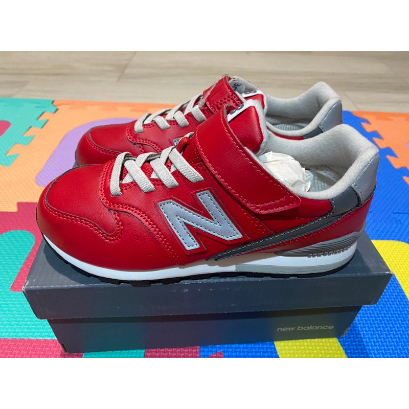 全新 new balance 大童運動鞋(紅）（尺寸20cm)