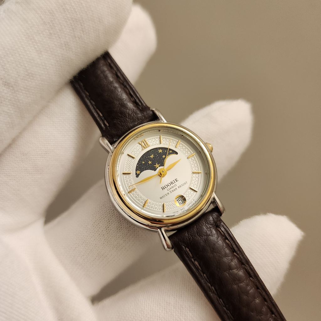 | 拾壹時 | Vintage 老錶 CASIO ROOKIE 銀白碎花面 石英月相錶 女錶 古董錶