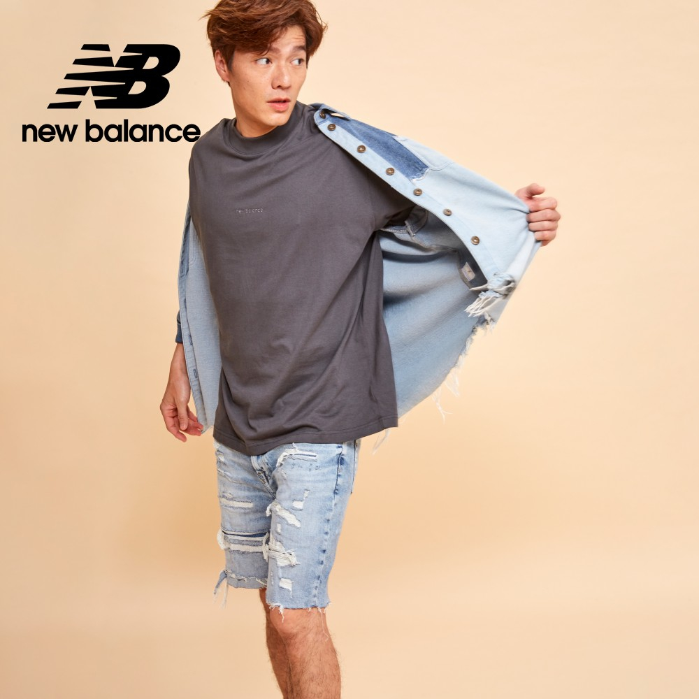 【New Balance】 NB 圓領刺繡LOGO短袖上衣_男性_深灰色_AMT33560ACK