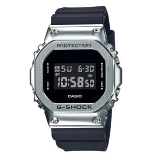 【CASIO 卡西歐】G-SHOCK 方形金屬 矽膠錶帶 200米防水 運動電子錶 GM-5600-1 黑 臺南時代