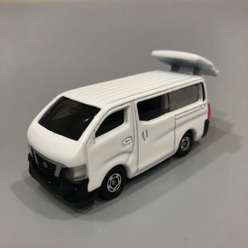 tomica 105 Nissan nv350 caravan