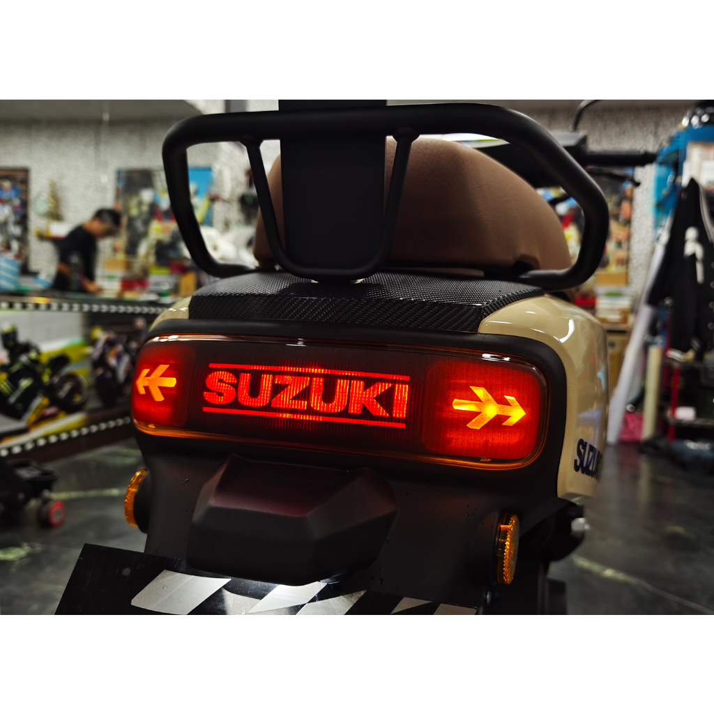 SUZUKI SUI 貼膜  卡夢貼 尾燈造型貼 保護貼 視覺升級 更獨特 黑幫彩貼