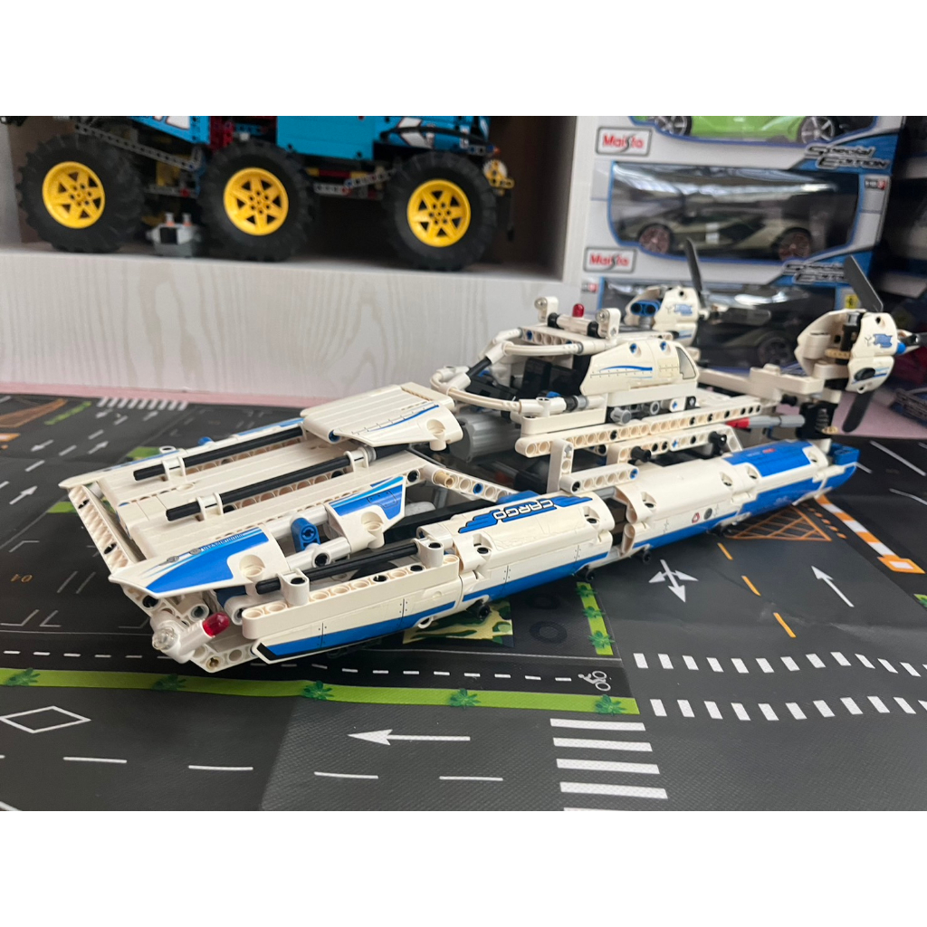 LEGO TECHNIC的氣墊船 因為真的很久了忘記什麼型號了~無盒無書/正版