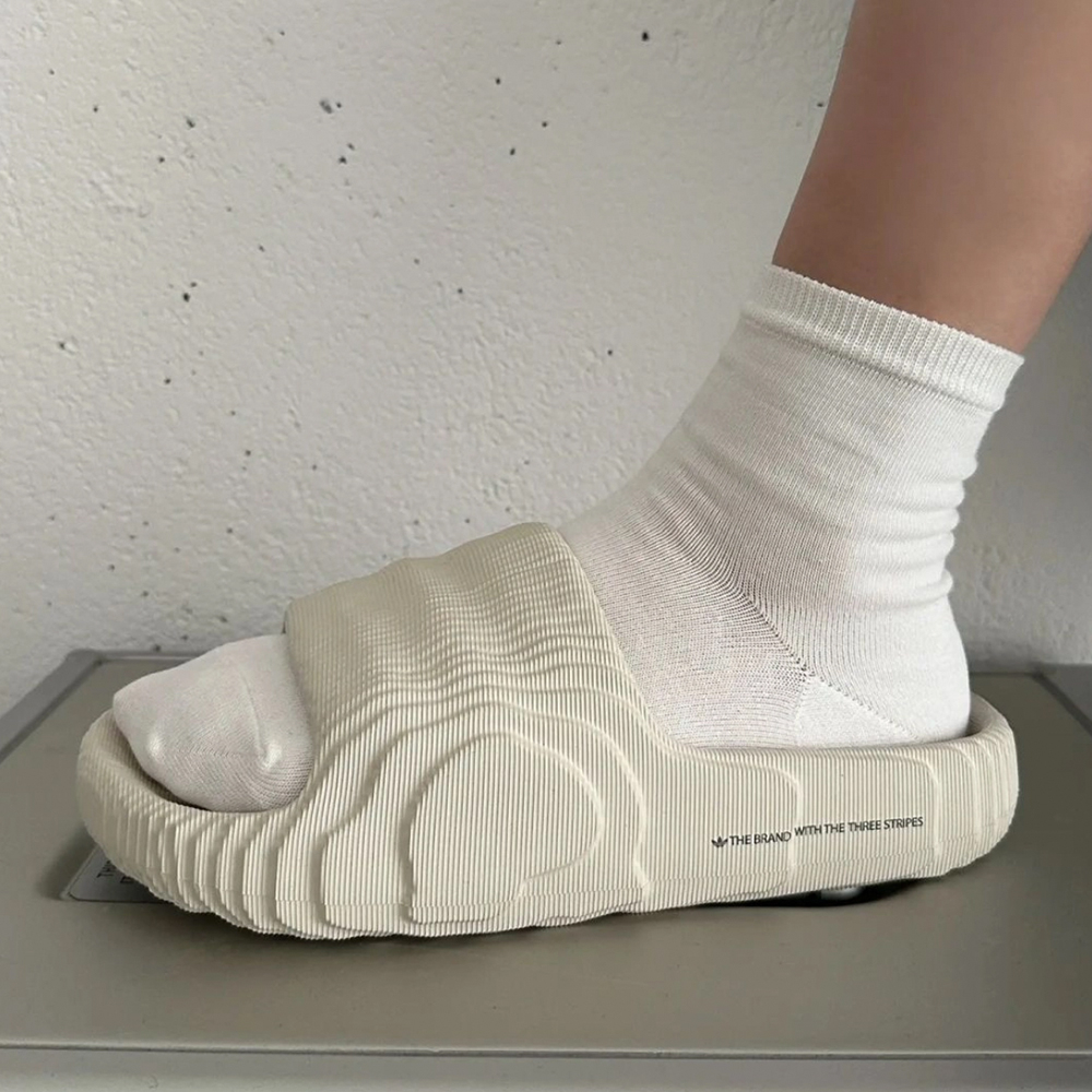 【Fashion SPLY】Adidas Originals Adilette 22 地質圖拖鞋 米白 GX6950