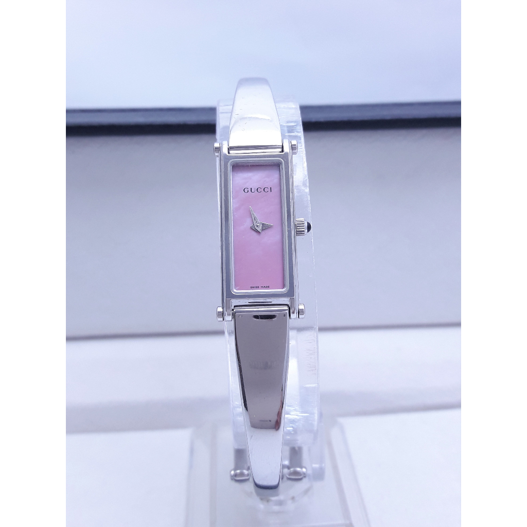 【Jessica潔西卡小舖】古馳GUCCI(1500L)細長方形經典粉色貝殼面白鋼手環石英女錶