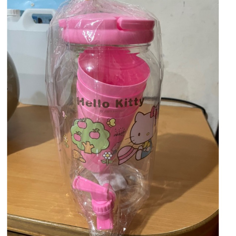 全新 現貨 Hello Kitty 3.8公升 冰桶 冷水壺 飲料桶 外出 室內 野餐 聚會適用