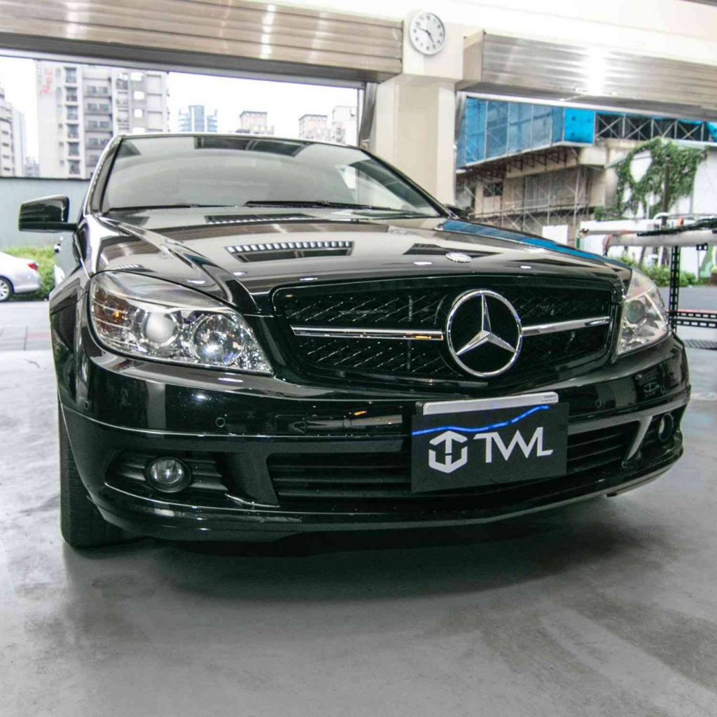 &lt;台灣之光&gt;全新BENZ W204 AMG C250 C280 C180 C200改C63跑車式銀條亮黑框一線水箱罩