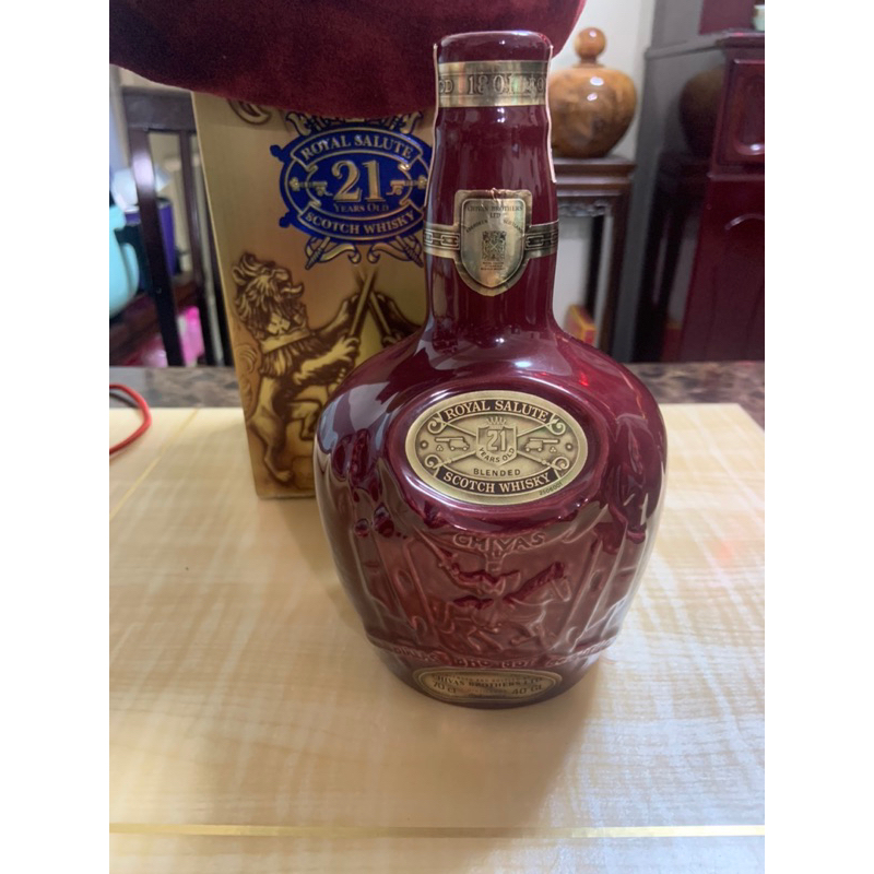 皇家禮炮 舊款示21年紅瓶700ml珍藏十年以上 紅瓶