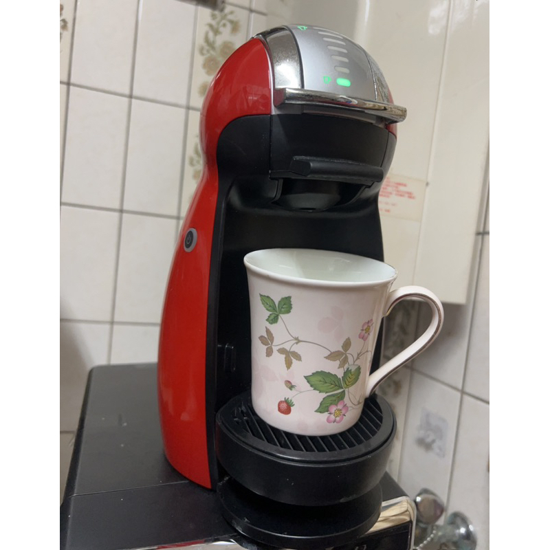 雀巢 多趣酷思膠囊式咖啡機 Nescafe Dolce Gusto Genio小企鵝膠囊咖啡機，紅色，功能正常