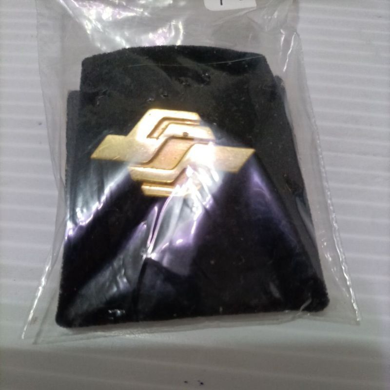 台北市捷運局贈送一.銅製品捷運紀念章啊，二.銅製品捷運鑰匙圈