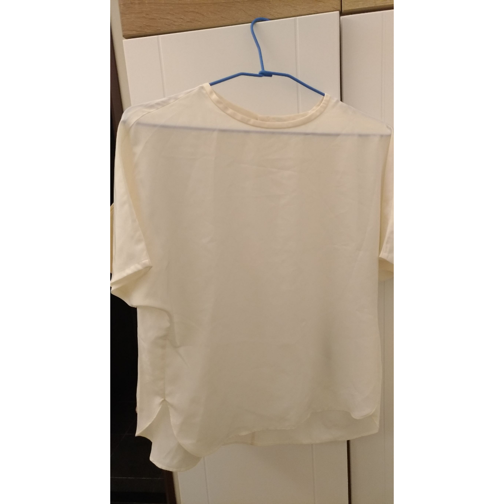 全新Uniqlo上衣 米白色微透膚