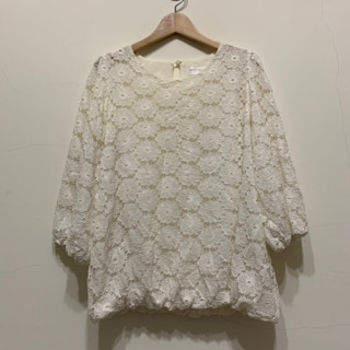 【TOKYO FASHION】二手瑕疵-後釦滿版雕花蕾絲七分袖上衣