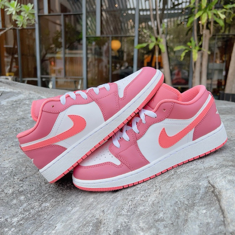 🏀小飛人潮流🏀 JORDAN 1 LOW GS 熊抱哥 女孩 可愛繽紛 553560616