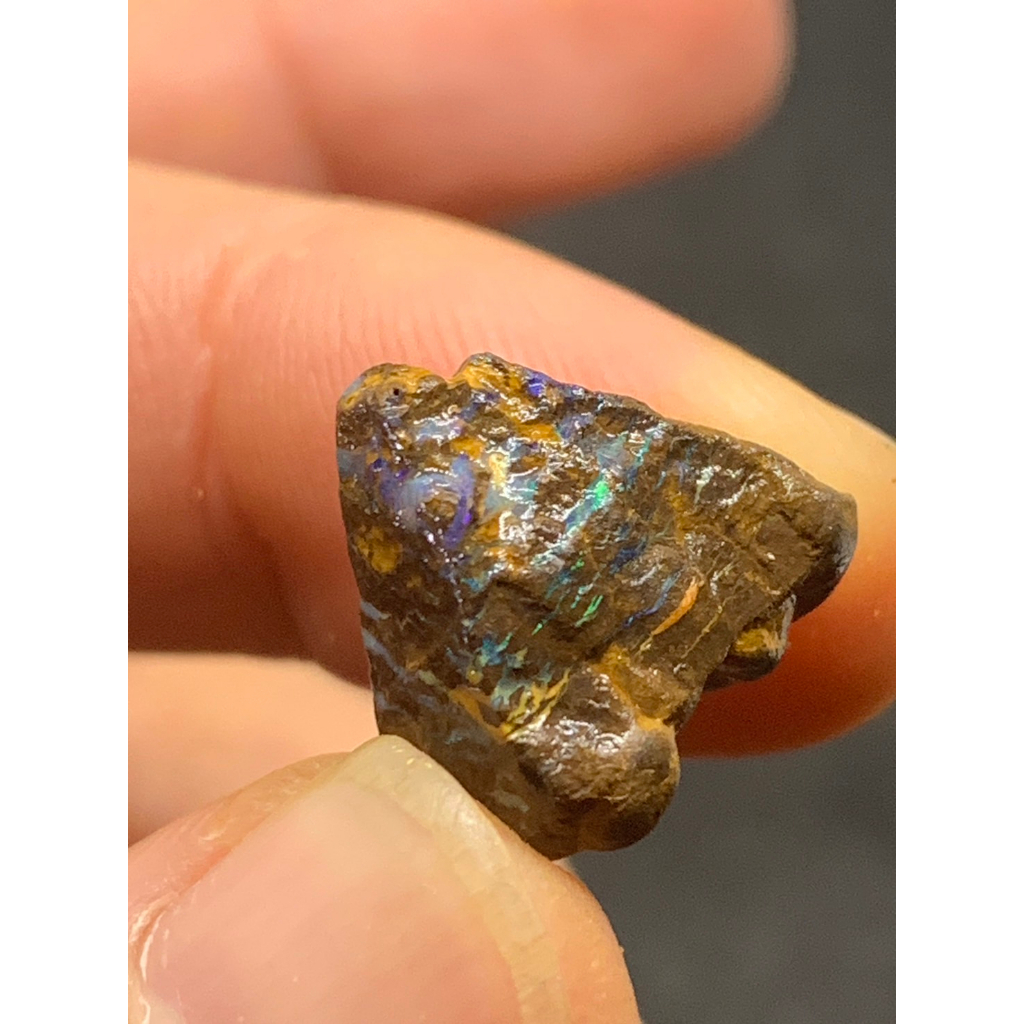 茱莉亞 澳洲蛋白石 礫背蛋白石原礦 編號 R21 原石 boulder opal 歐泊 澳寶 閃山雲 歐珀