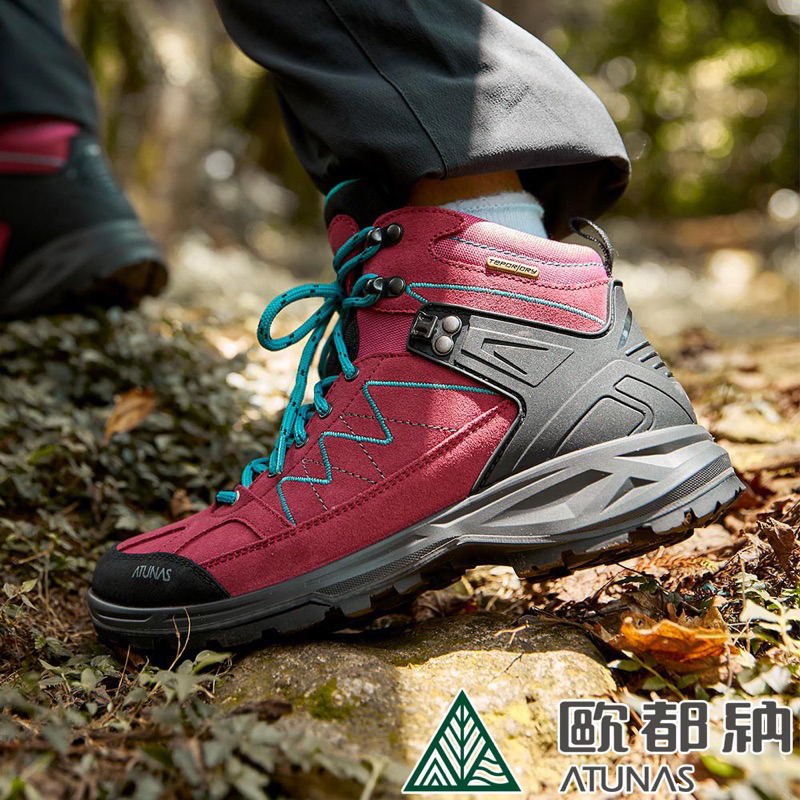 【ATUNAS 歐都納】女款防水透氣中筒登山健行鞋A1GCCC06N紫紅/寬楦/耐磨