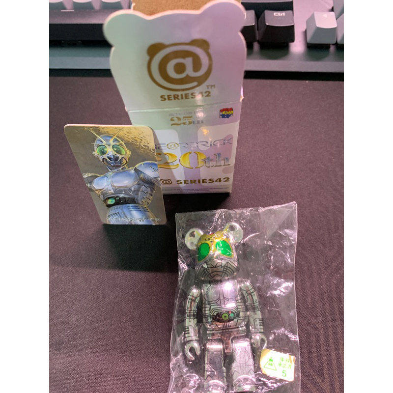 Be@rbrick 42代電鍍款-空山基x假面騎士 影月 全新未拆封