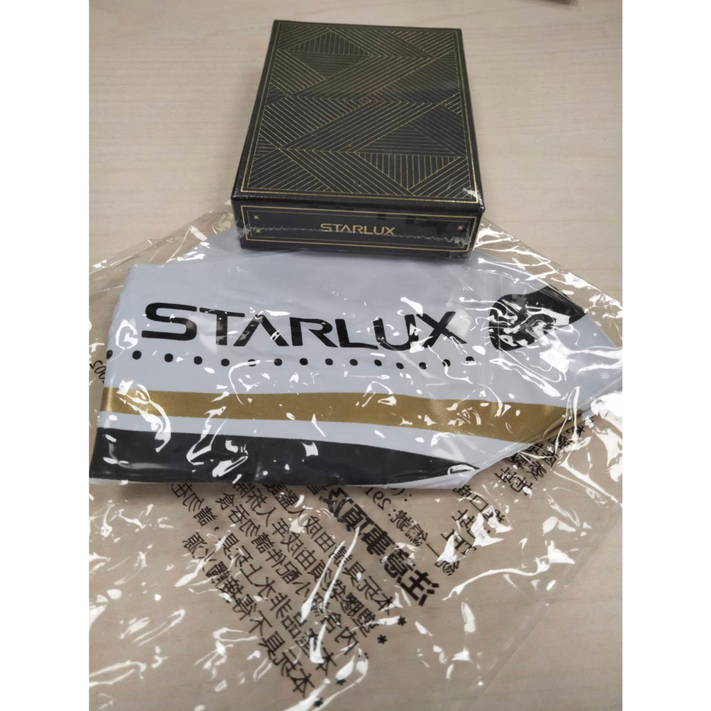 STARLUX 星宇航空~充氣 飛機模型+機上蜘蛛人撲克牌, 一組機牌=160！