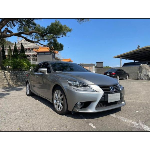 2013 LEXUS IS300H 2.5L 油電頂級版 電池健康 車況超讚 安靜舒適 乘坐舒服 空間寬大