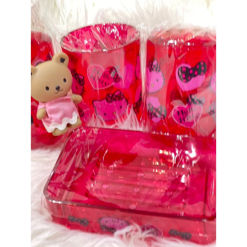 日本進口Hello Kitty透明紅色沐浴用品組四個