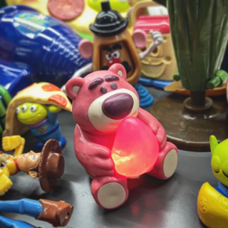 ［逼機臉玩具］現貨 玩具總動員 熊抱哥 草莓熊 小夜燈 磁吸 磁鐵 公仔 扭蛋