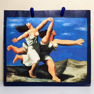 畢卡索 Pablo Picasso 沙灘上奔跑的兩女人 紙袋 禮物袋 ♥ 正品 ♥ 現貨 ♥