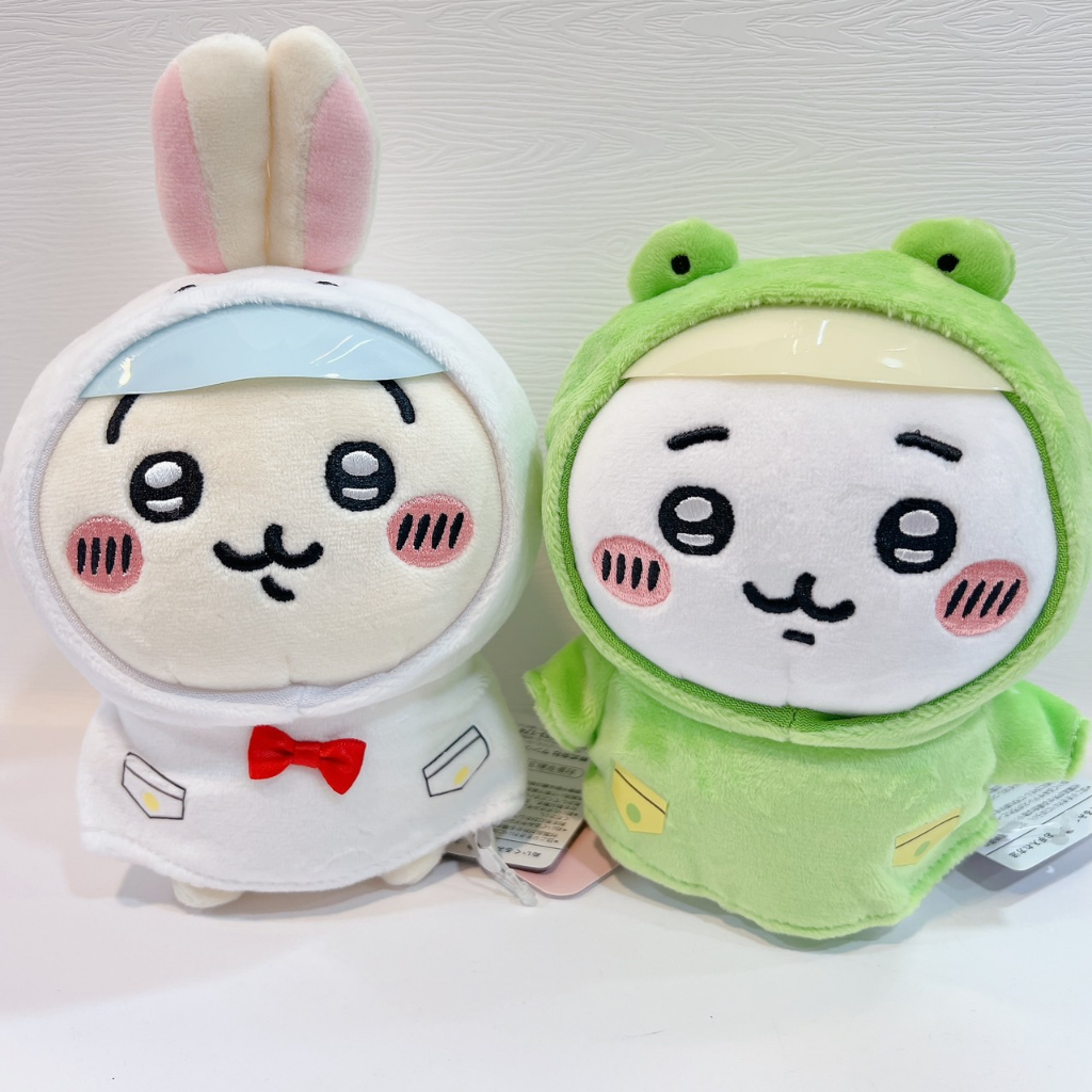 艾德雜貨 日本正版 吉伊卡哇 圓圓腮紅雨衣裝兔兔娃娃 Chiikawa 小可愛 兔兔 雨衣 娃娃
