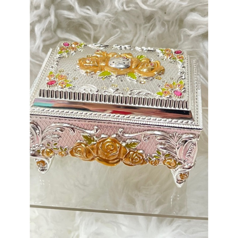 日本進口Hello Kitty巴洛克式超級豪華豔光玫瑰古典珠寶盒鐵收納