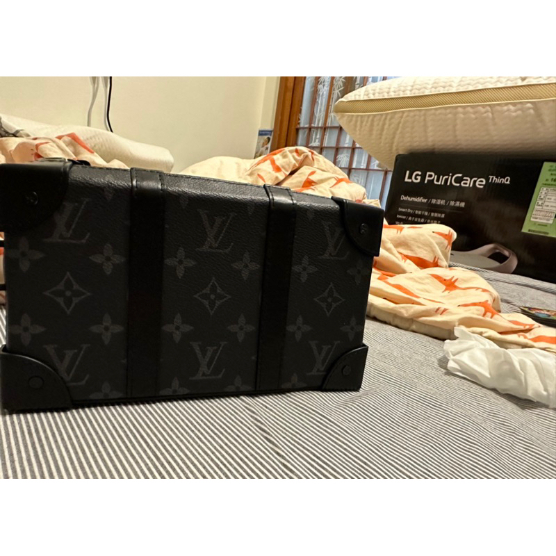 《日本購入》LV路易威登 Soft Trunk黑色帆布錢包（含揹帶） M69838 商品在土城
