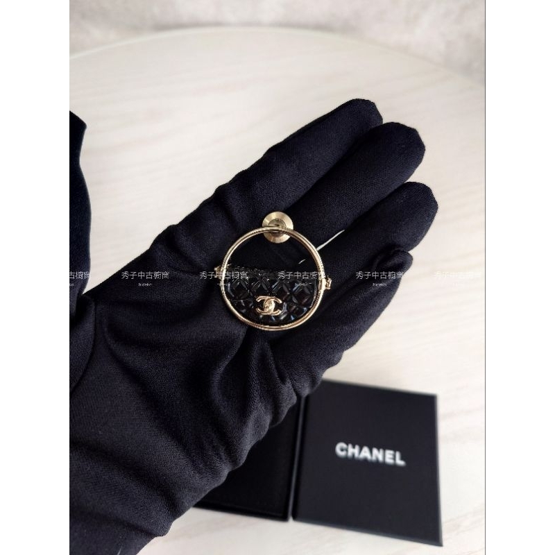 Chanel 23C呼拉圈包包系列胸針(全新）