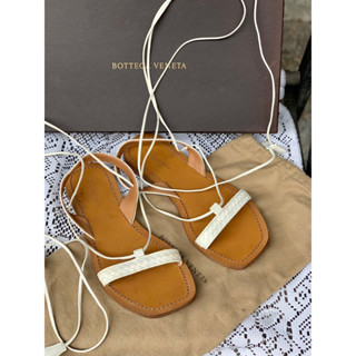 賣啥貨～Bottega Veneta牛皮編織羅馬涼鞋。精品/二手