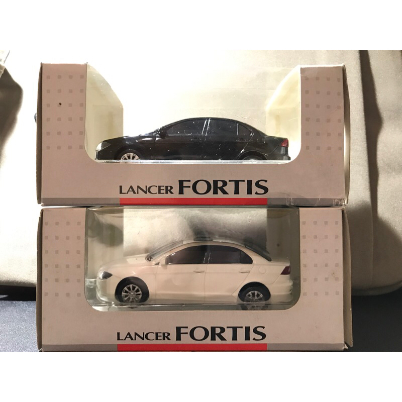 三菱 Mitsubishi Lancer Fortis 1:43 原廠限量 模型車 玩具車 迴力車 黑 白 1/43