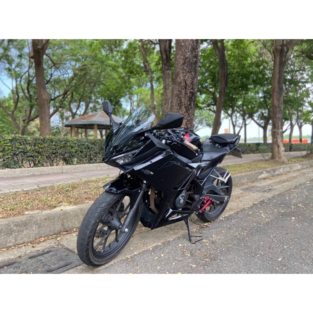 HONDA CBR150R 二手檔車中古車配合全額.超額.學生貸款強力過件白牌黃牌紅牌仿賽街車大型重機滿18即可辦理